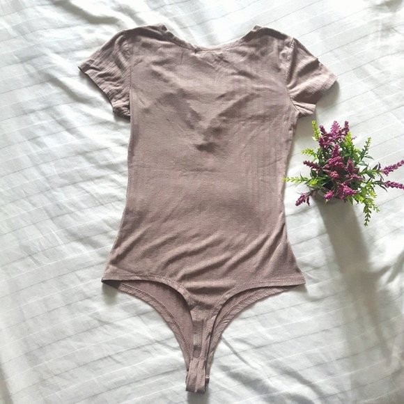 🌺3 FOR $30🌺 Short sleeve one piece - Picture 3 of 3